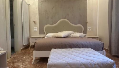 Deluxe Double Room (2 Adults + 1 Child)