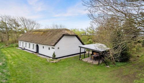 Three-Bedroom Holiday Home 