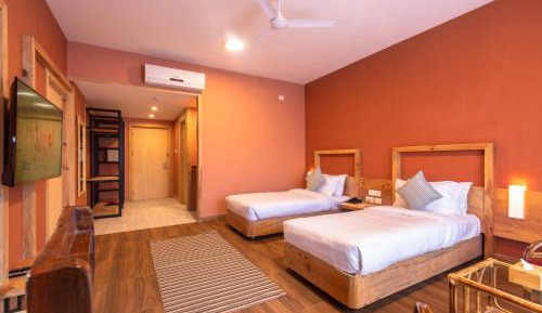 Deluxe Double or Twin Room with Mountain View