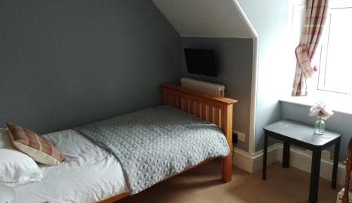 Single Room with Shared Toilet