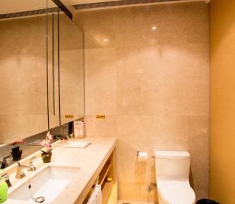 Business Queen Room