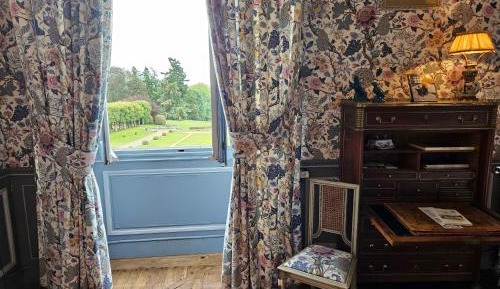 Deluxe Double Room (2 Adults + 1 Child)