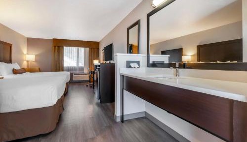 Queen Room with Two Queen Beds - Non-Smoking