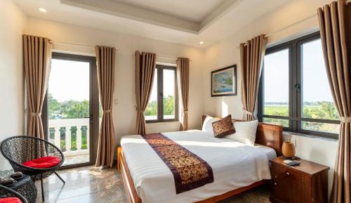 Queen Room with Balcony