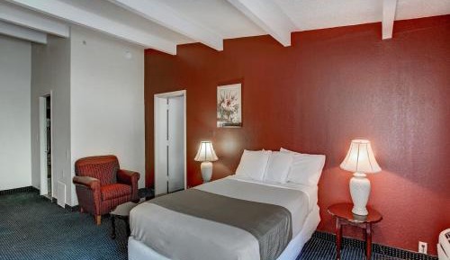 Queen Room - Non-Smoking