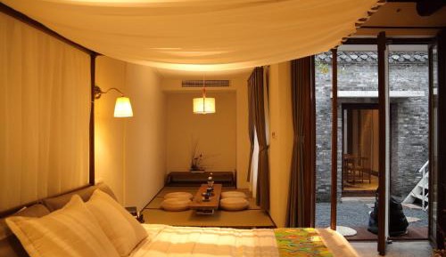 Family Room with Garden View