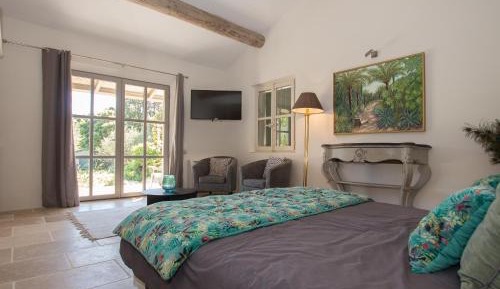 Deluxe Queen Room