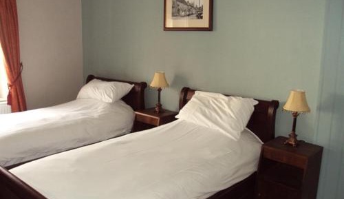 Twin Room with Private Bathroom