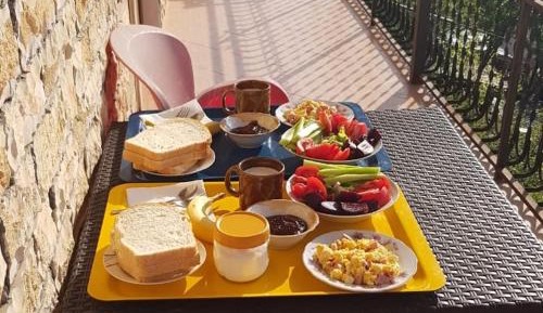 Basic Triple Room with Shared Bathroom