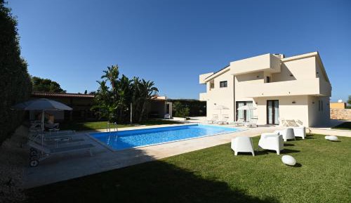 Single Room with Private Bathroom