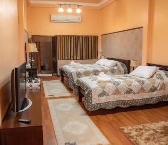 Deluxe Family Room