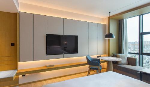 Premier King Room with City View