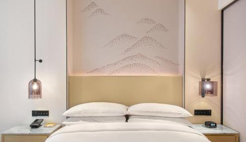 Superior, Guest room, 1 King, City view 