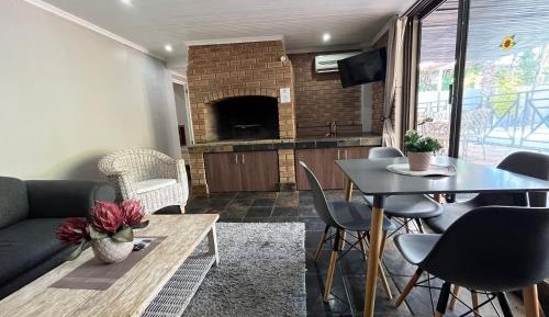 Family Room with Garden View