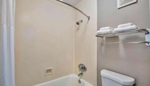 Queen Room - Disability Access - Non-Smoking