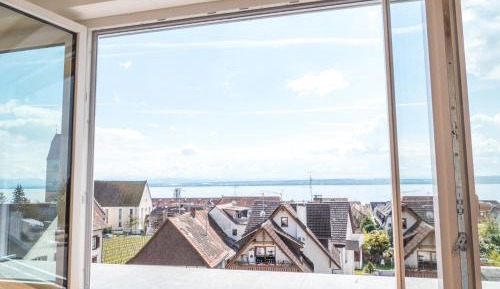 Apartment with Lake View