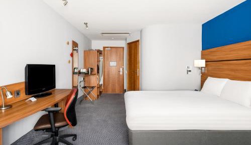 Standard Double Room with Free Hot Breakfast