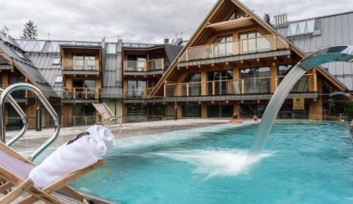 Apartment with Pool View 