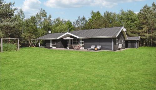 Four-Bedroom Holiday Home