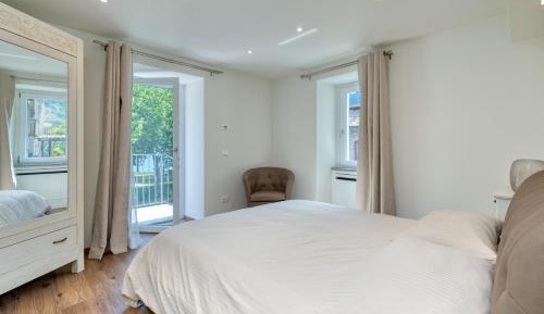 Apartment with Lake View