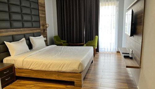 Deluxe King Room