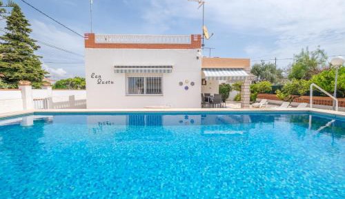 Villa with Garden View