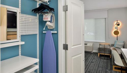 King Studio with Sofa Bed