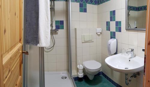 Single room (Queen size bed) with Bathroom