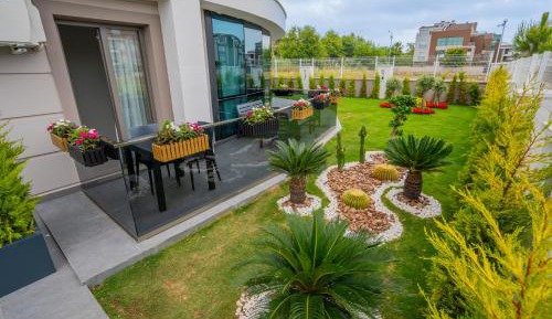 Deluxe One-Bedroom Apartment with Garden View
