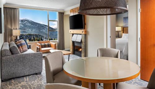 1 Bedroom Suite, 1 Queen, Sofa bed, Fireplace