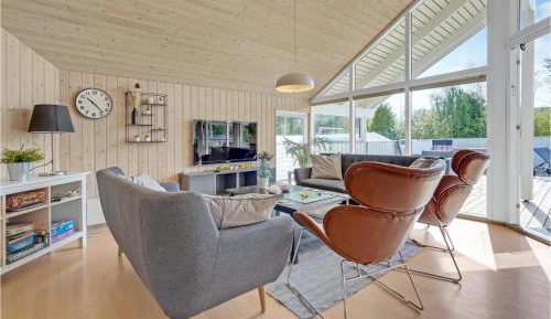 Four-Bedroom Holiday Home