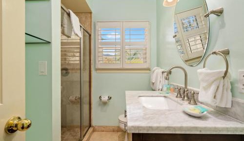 Queen Room - Trellis Court