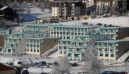 Apartment with Mountain View