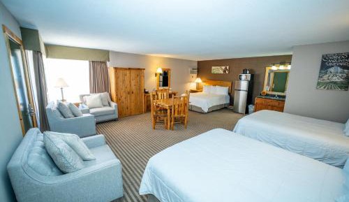 3 Queen Room - Non-Pet Friendly