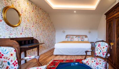 Suite with Mountain View