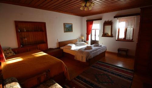 Family Room (2 Adults + 2 Children)