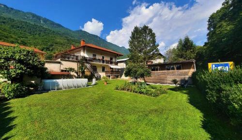 One-Bedroom Apartment with Terrace and Mountain View 