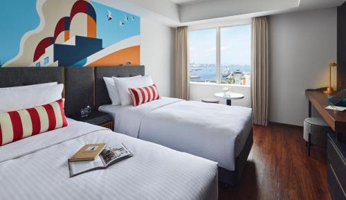 Executive Twin Harbor View