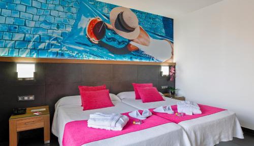Deluxe Triple Room with Sea View
