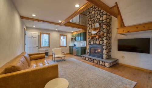 Deluxe Suite with Spa Bath