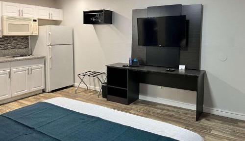 Queen Room with Two Queen Beds - Non-Smoking