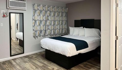 Queen Room - Non-Smoking