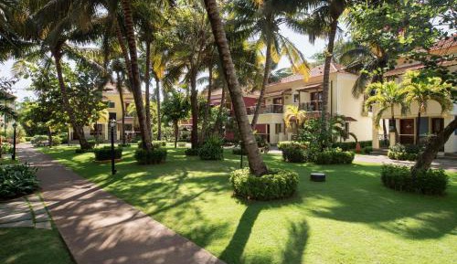 Radisson Suite with Balcony, Bathtub, Living room & Garden view