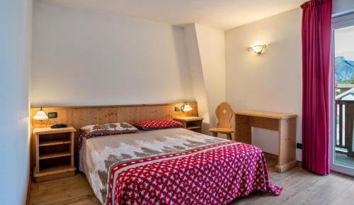 Superior One-Bedroom Apartment with Balcony