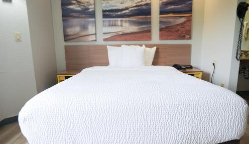 Queen Room - Non-Smoking