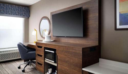 King Room with Wet Bar - Non-Smoking