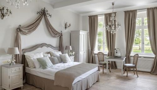 Deluxe King Suite