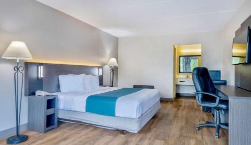 Deluxe King Room - Non-Smoking