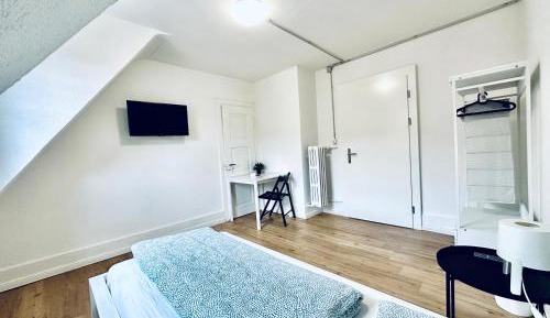 Single Room with Shared Bathroom