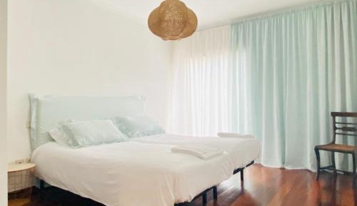 Deluxe Double Room with Side Sea View